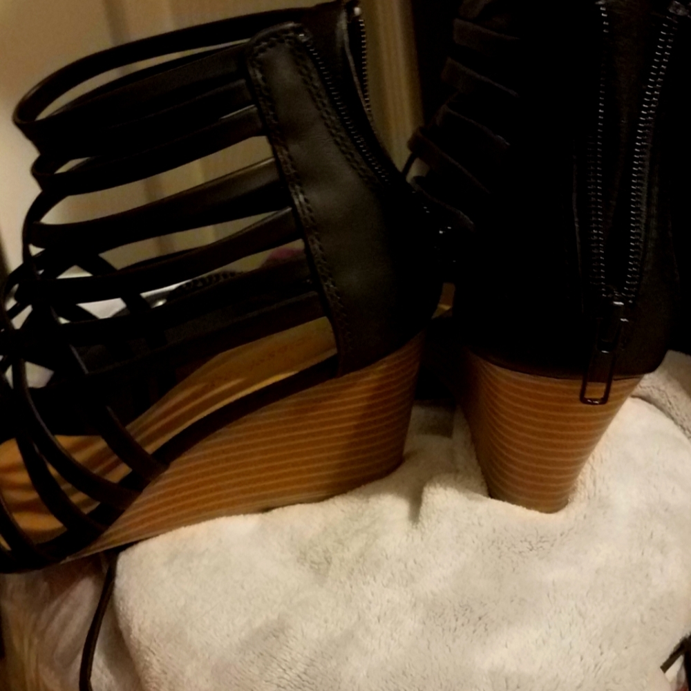 Black heels size 7